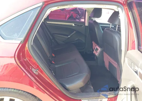 2017 Volkswagen Passat 1.8T R-Line z USA, uszkodzony, nr VIN 1VWDT7A33HC046987